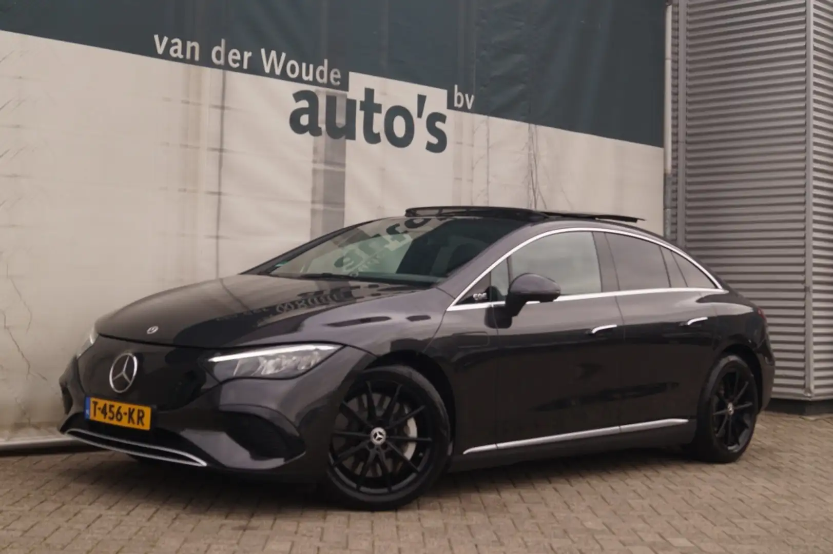 Mercedes-Benz EQE 300 Business Line 89kWh -PANO-LED-ECC-CAM- Grijs - 2