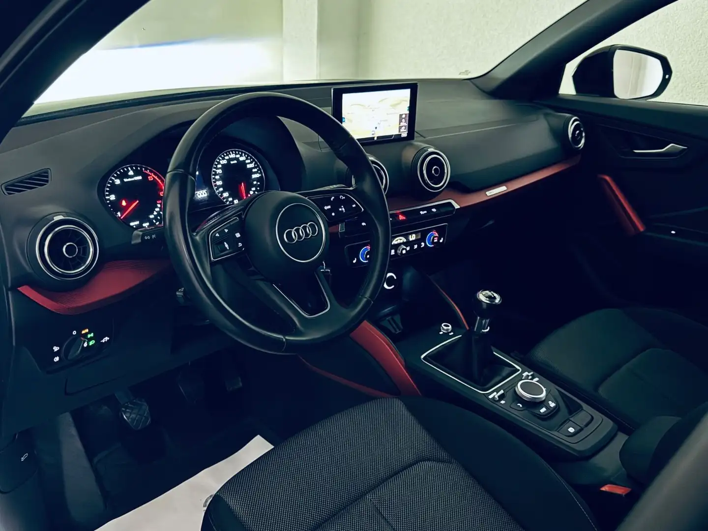 Audi Q2 35 TDI sport 2.0 TDI * 1.HAND * NAVI * TEMP * Noir - 2