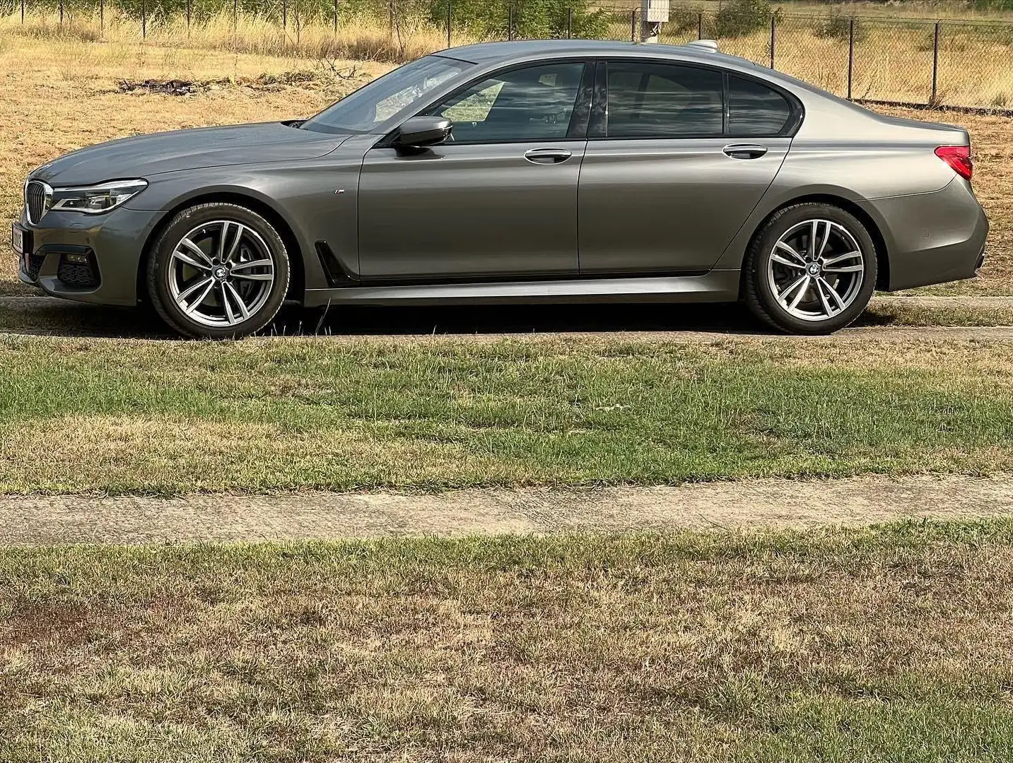 BMW 730 730 d xDrive Grau - 1