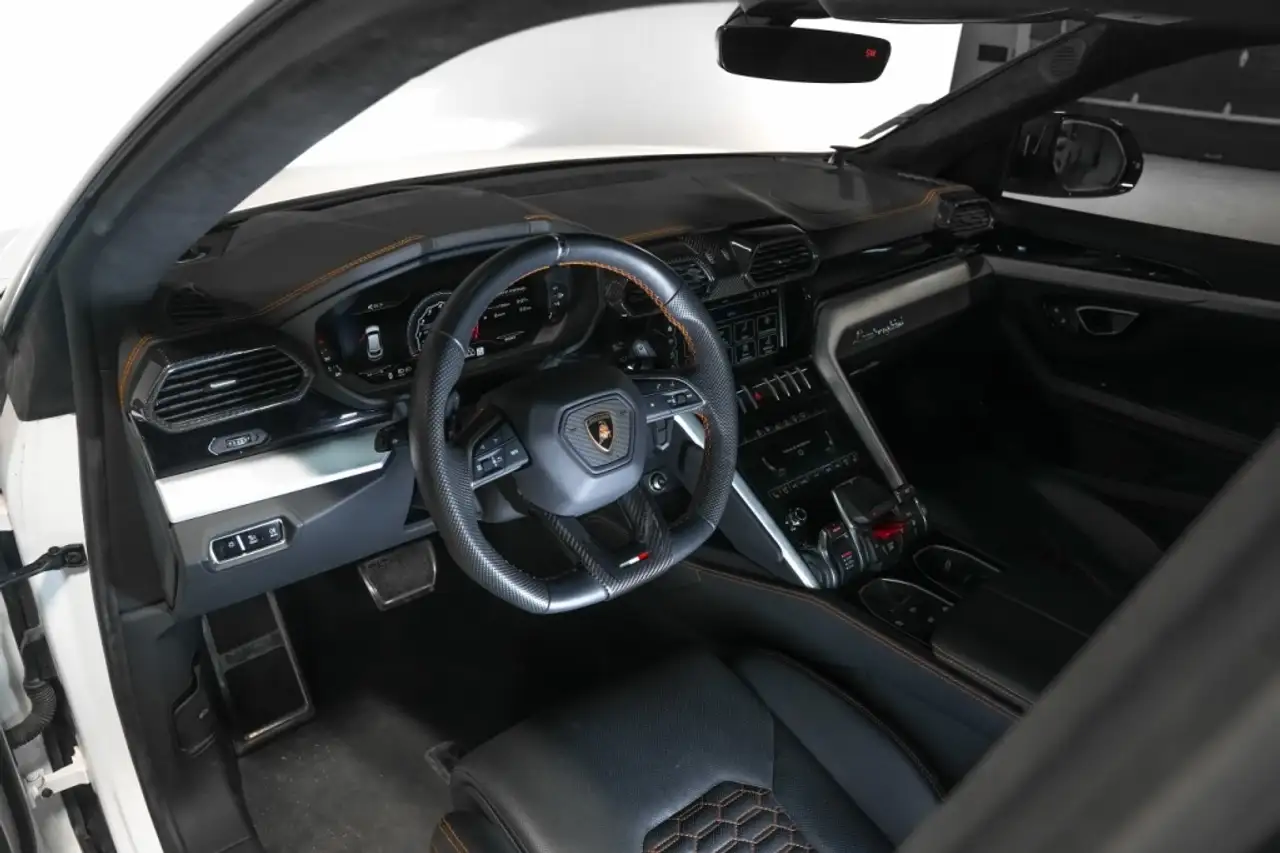 Lamborghini Urus снимка Lamborghini Urus
