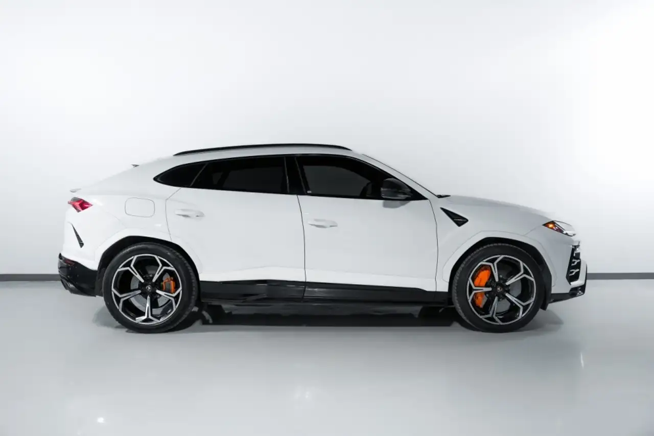 Lamborghini Urus снимка Lamborghini Urus