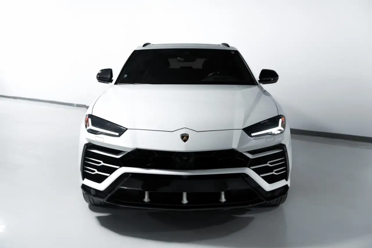 Lamborghini Urus снимка Lamborghini Urus