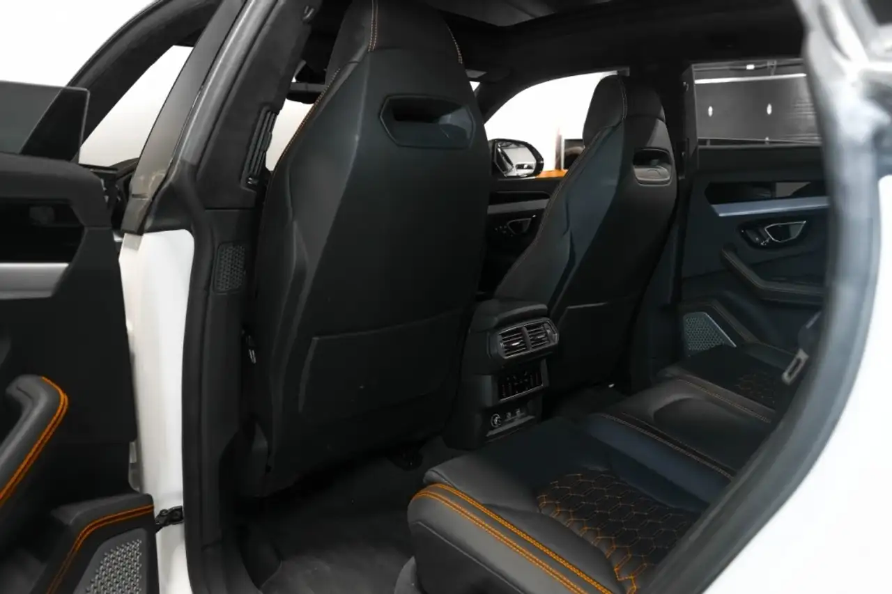 Lamborghini Urus снимка Lamborghini Urus