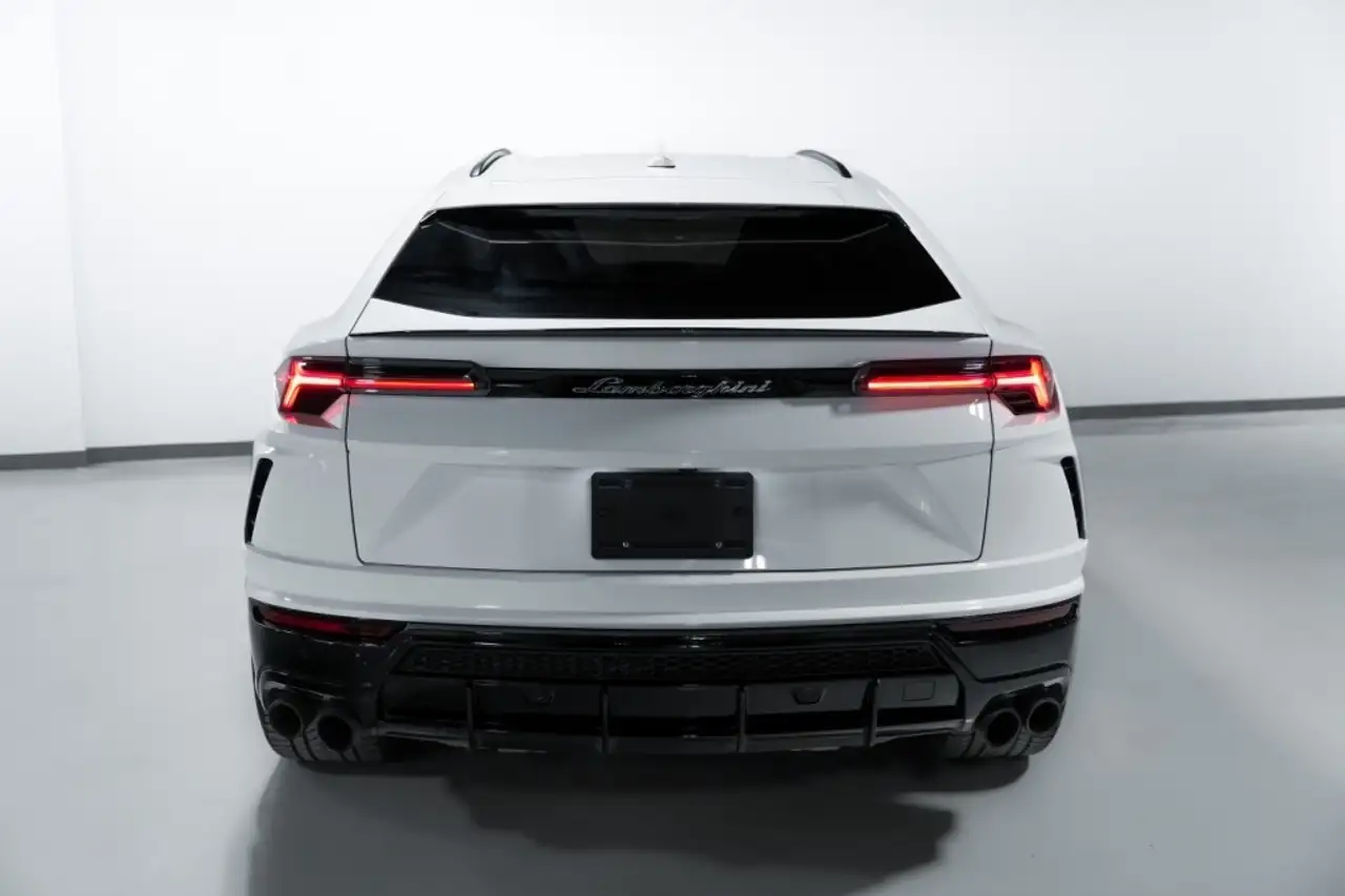 Lamborghini Urus снимка Lamborghini Urus