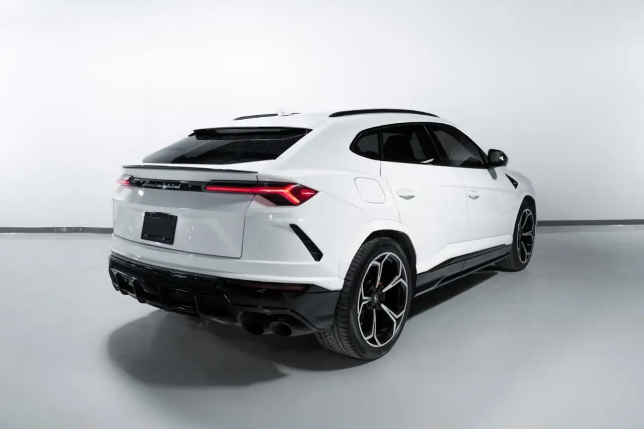 Lamborghini Urus снимка Lamborghini Urus
