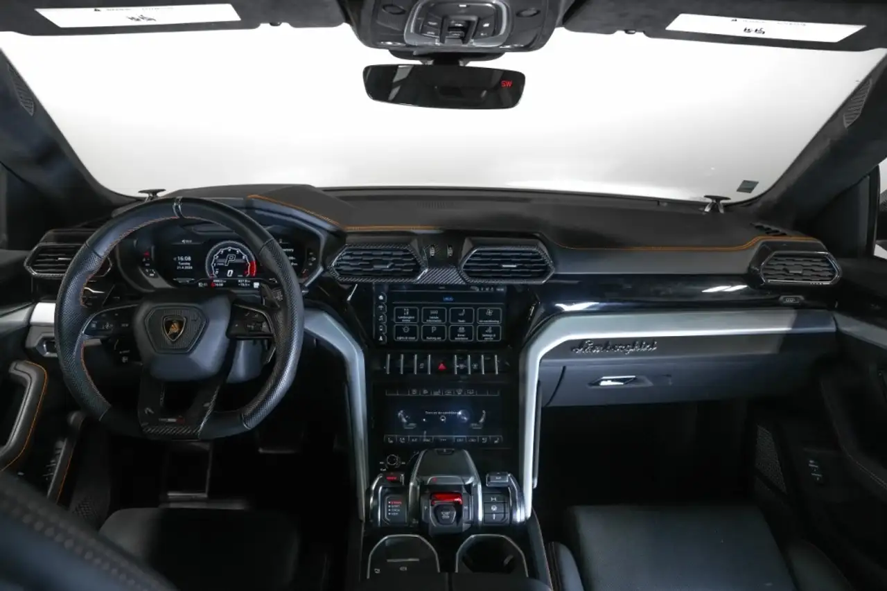 Lamborghini Urus снимка Lamborghini Urus