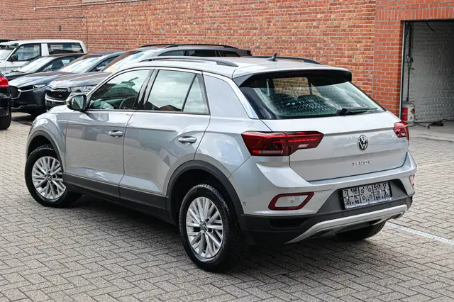 Volkswagen T-Roc view 7