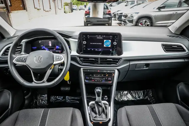 Volkswagen T-Roc view 18