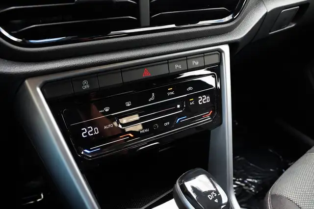 Volkswagen T-Roc view 13