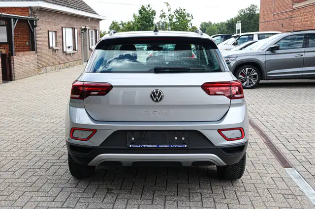 Volkswagen T-Roc view 6