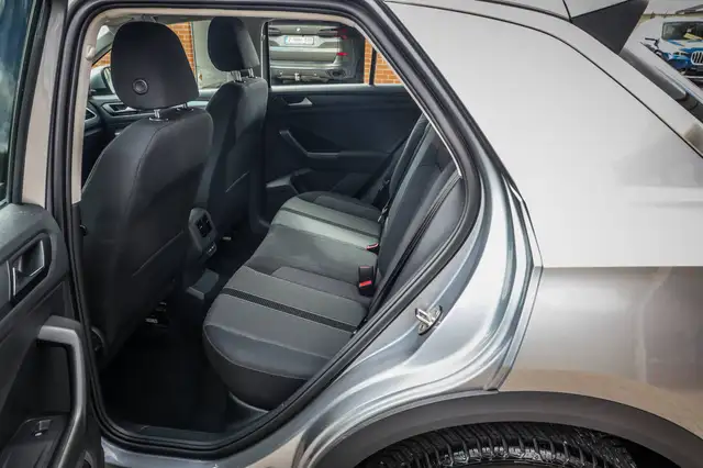 Volkswagen T-Roc view 17