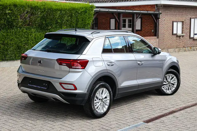 Volkswagen T-Roc view 5