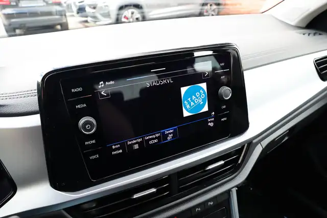 Volkswagen T-Roc view 15