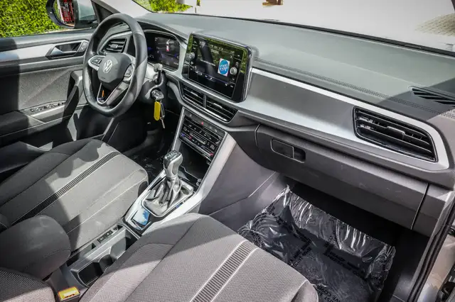 Volkswagen T-Roc view 20