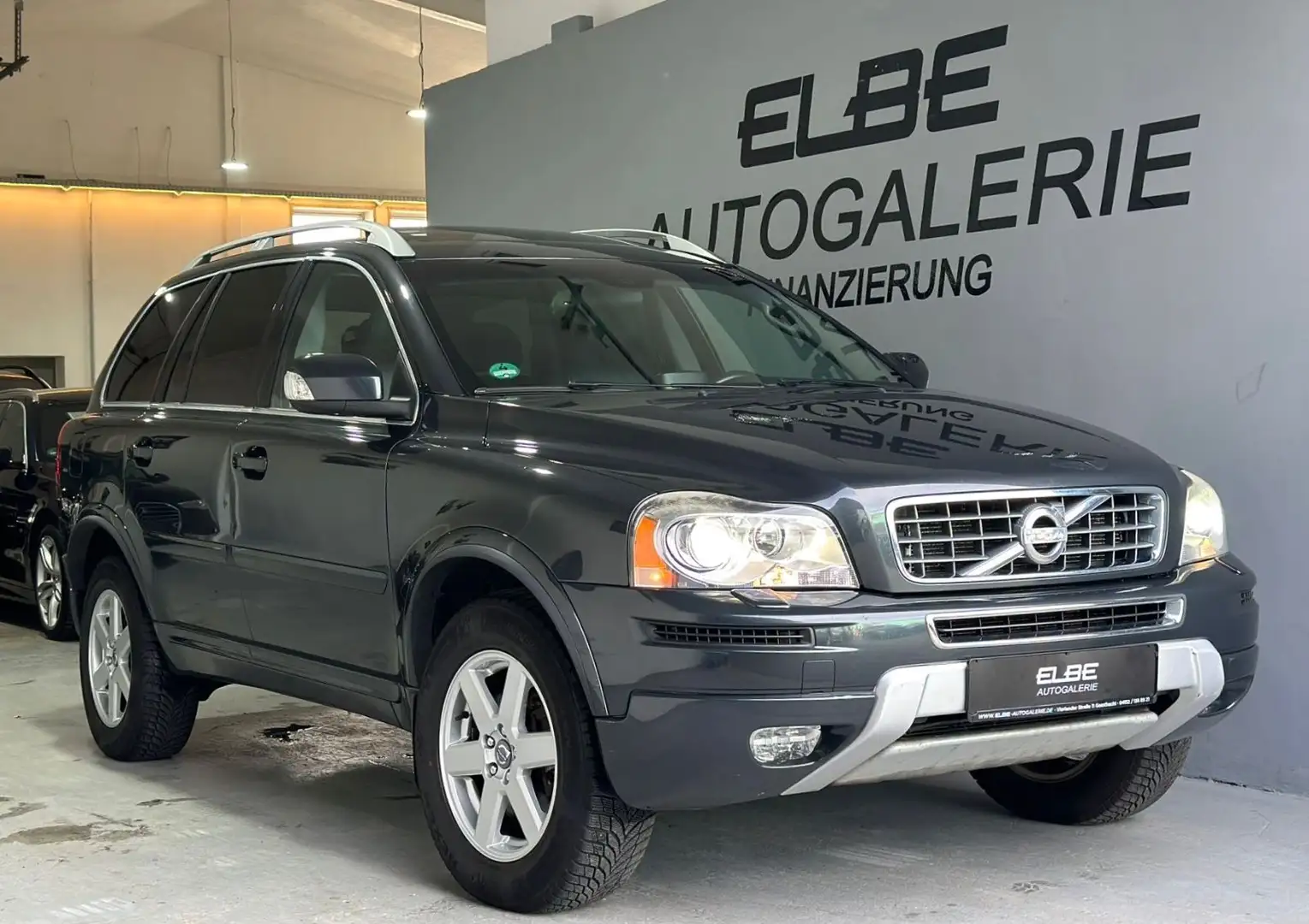 Volvo XC90 2.4 D5 Momentum Geartronic 7-Sitzer 1.Hand Grau - 1