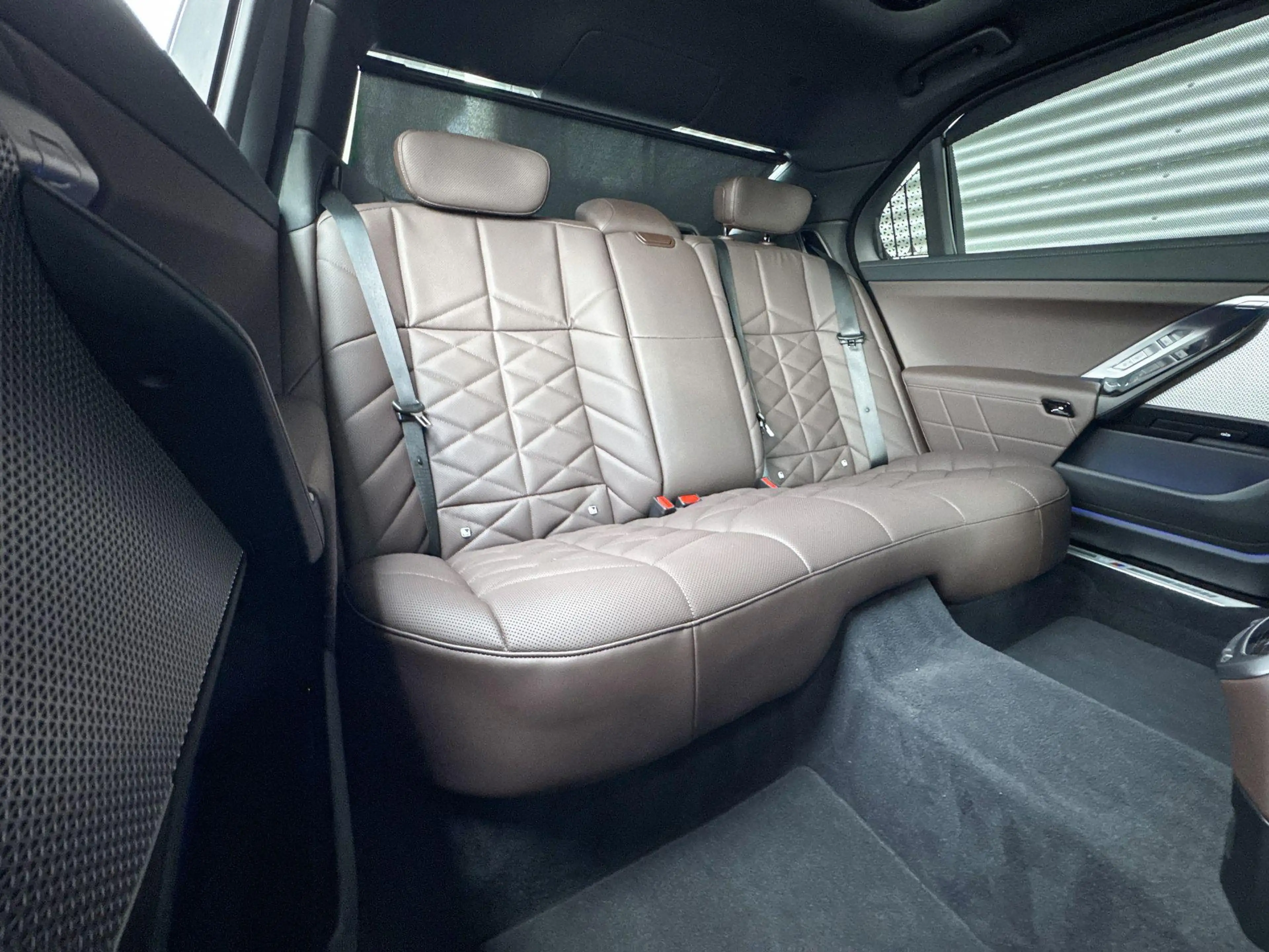 BMW 750 7 Serie 750e xDrive — photo 8