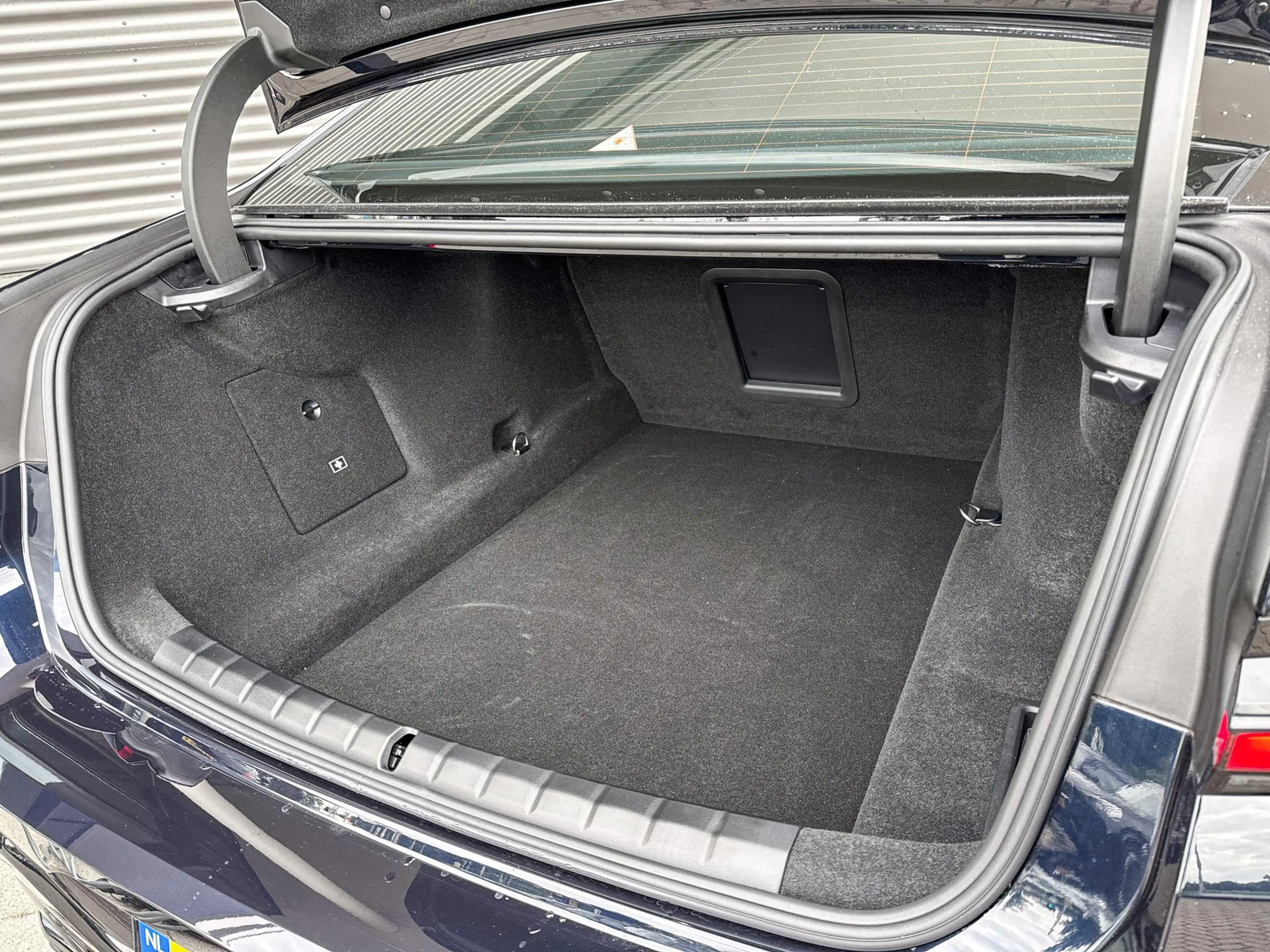 BMW 750 7 Serie 750e xDrive — photo 12