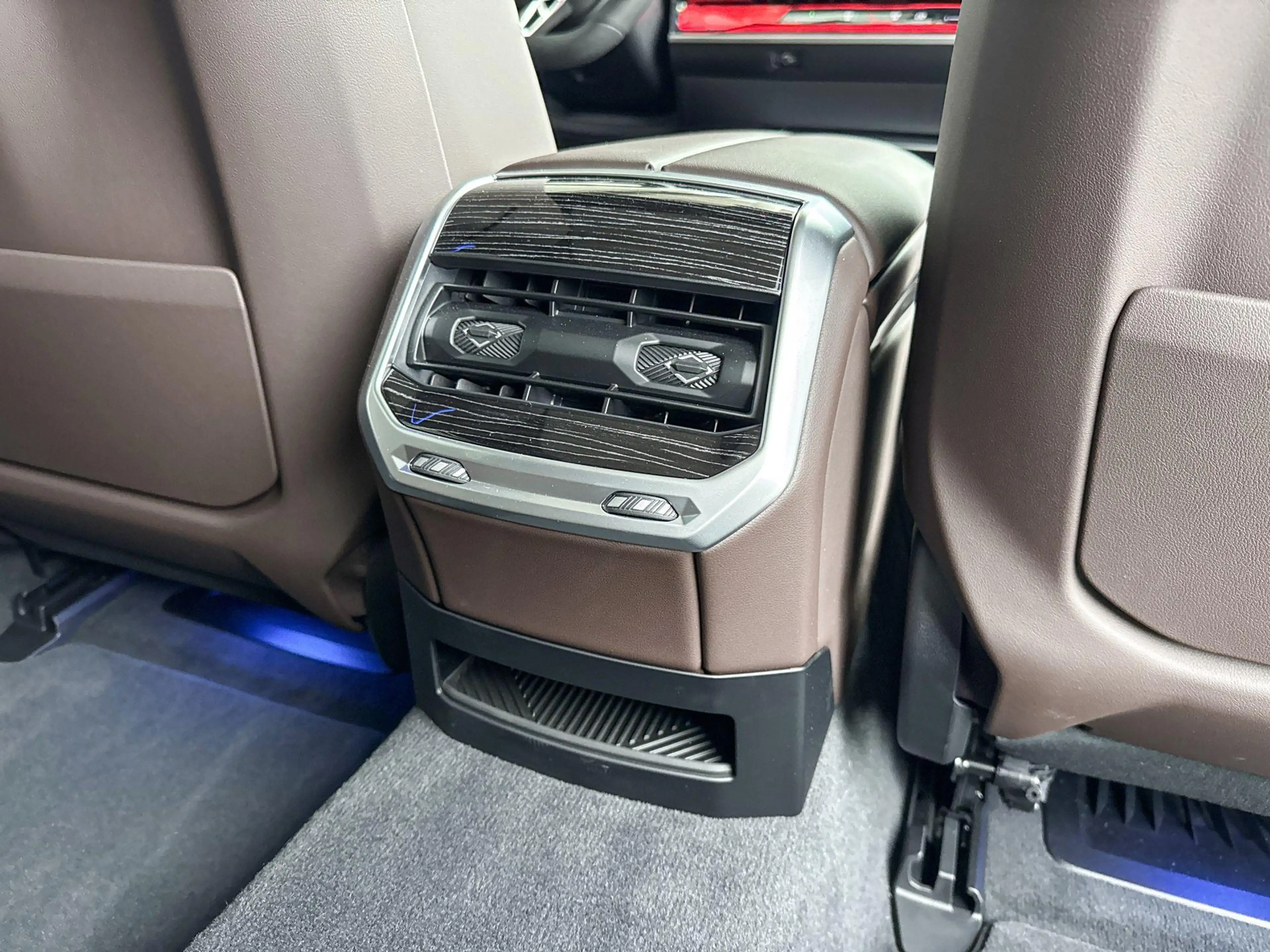BMW 750 7 Serie 750e xDrive — photo 11