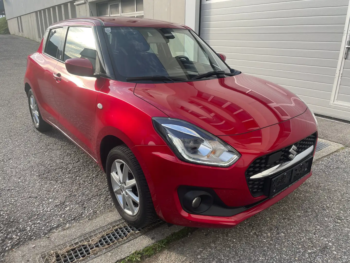 Suzuki Swift Shine 1.2 mild hybrid ALLRAD Rot - 1
