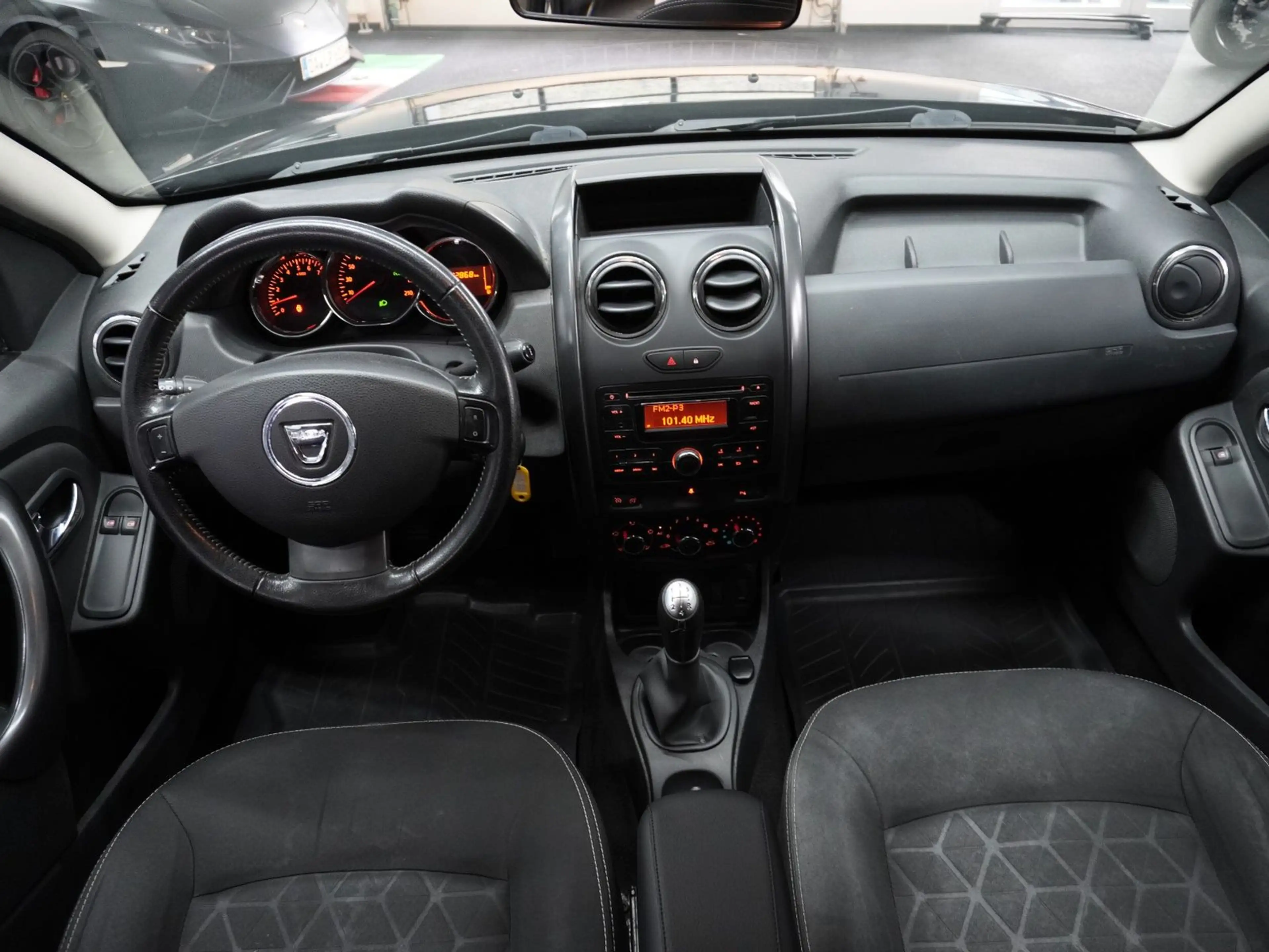 Dacia Duster I Laureate 4x2 | PDC | KLIMA | 1. Hand — photo 8