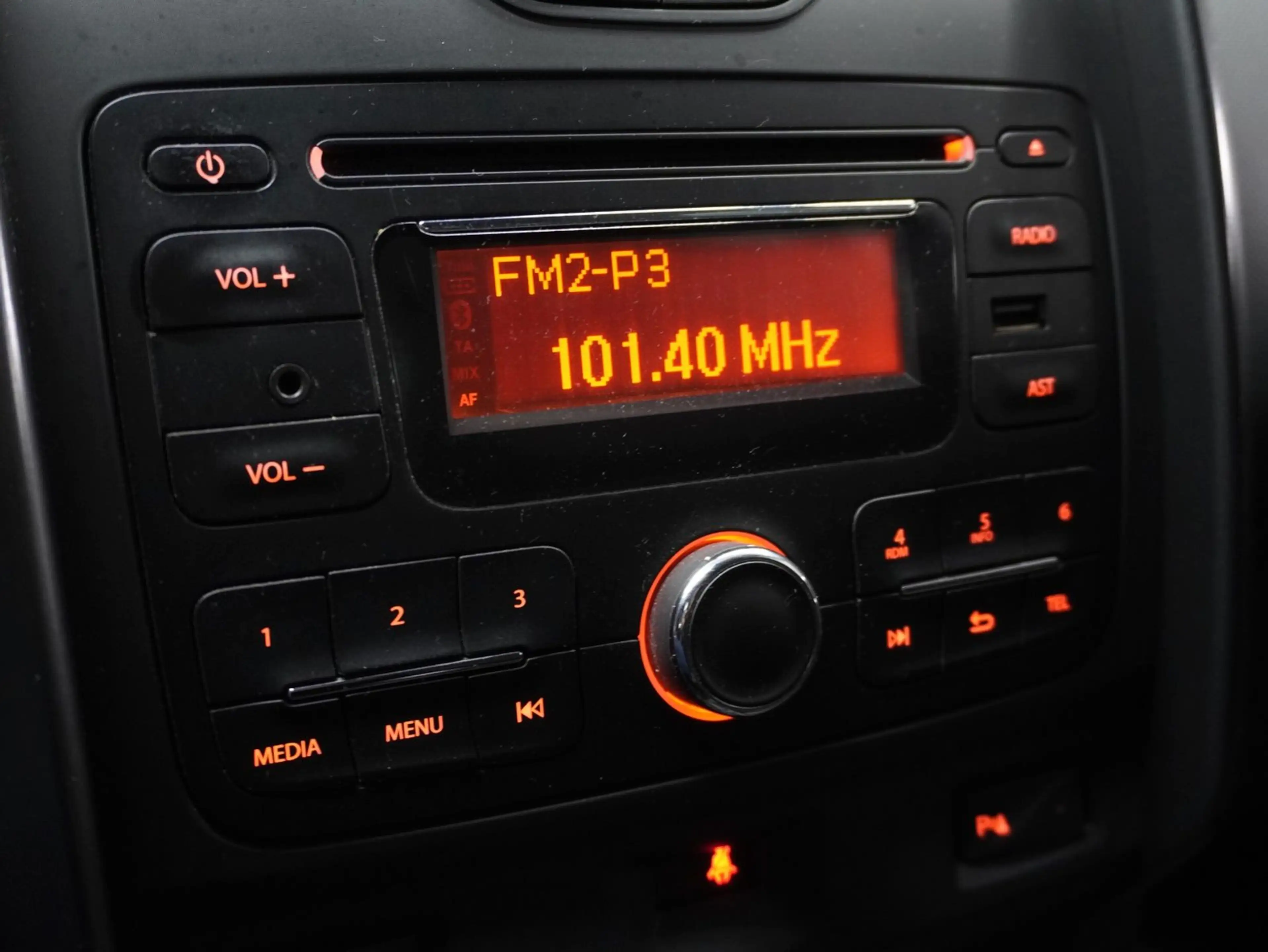 Dacia Duster I Laureate 4x2 | PDC | KLIMA | 1. Hand — photo 12