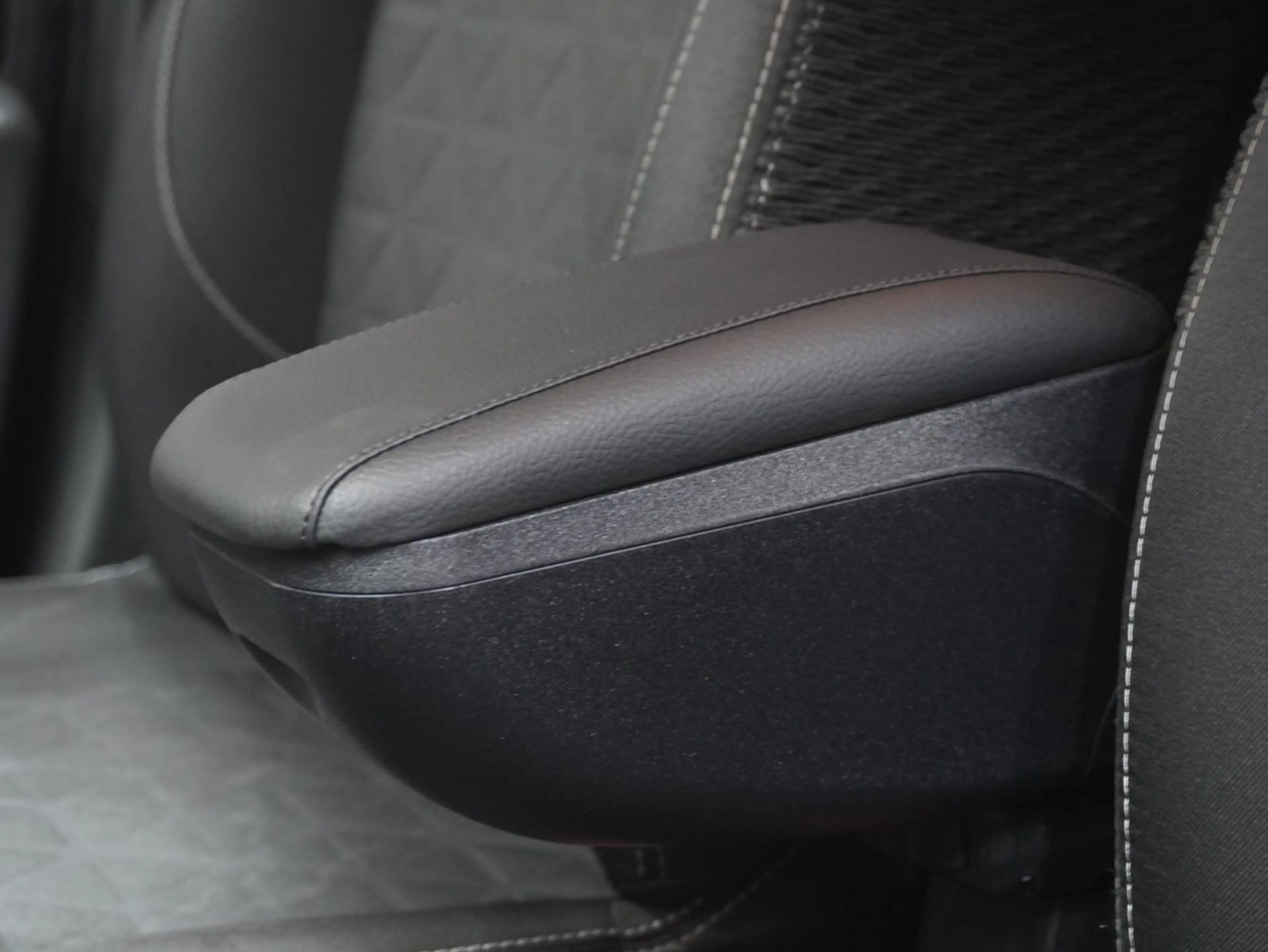 Dacia Duster I Laureate 4x2 | PDC | KLIMA | 1. Hand — photo 15