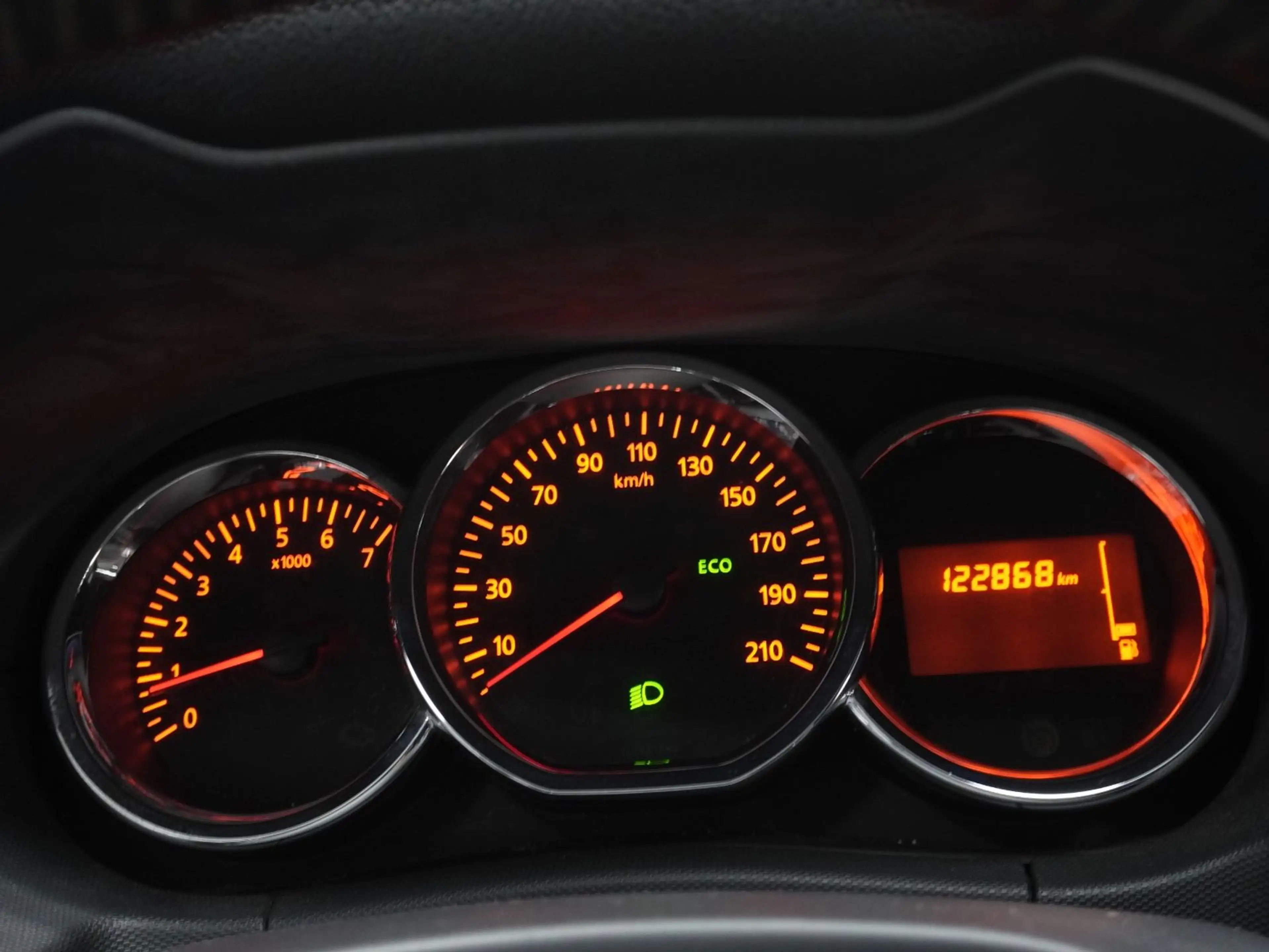 Dacia Duster I Laureate 4x2 | PDC | KLIMA | 1. Hand — photo 11