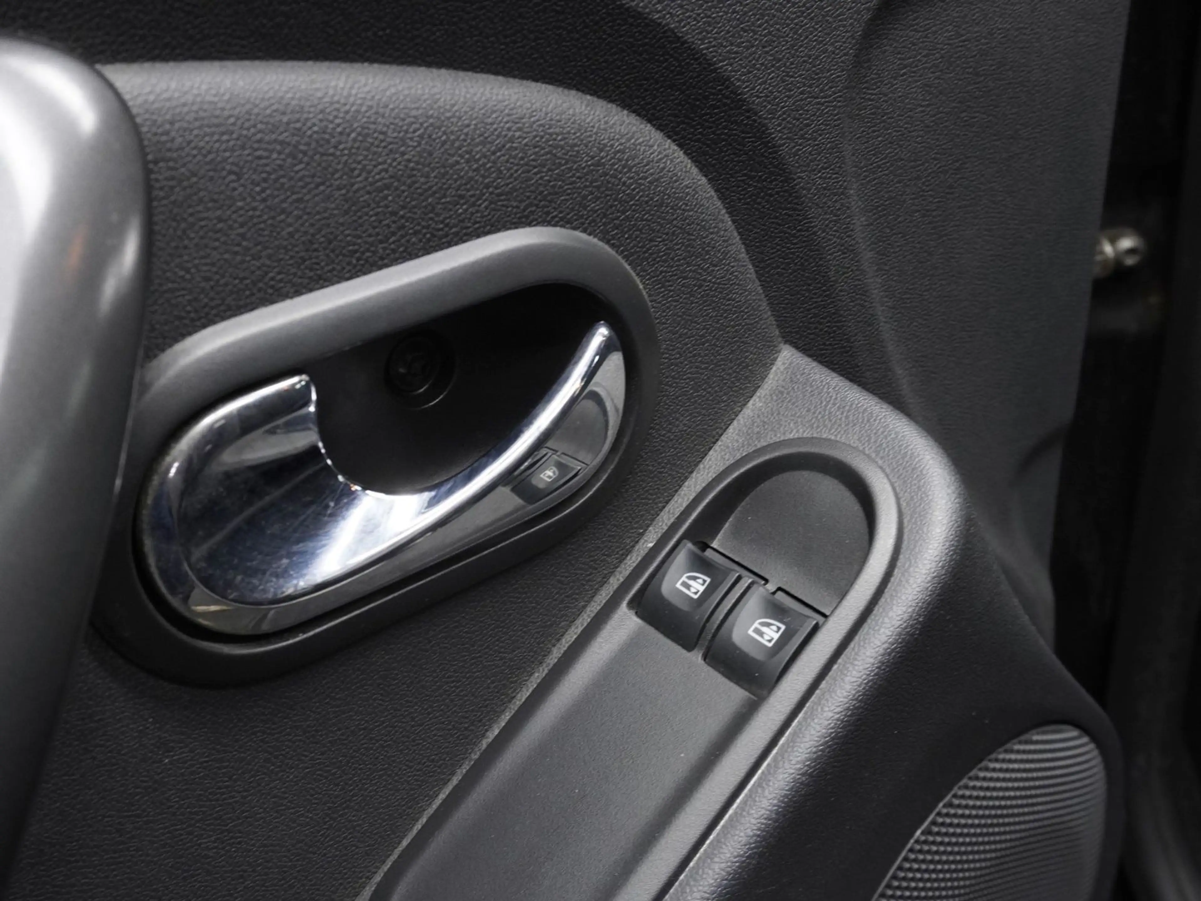 Dacia Duster I Laureate 4x2 | PDC | KLIMA | 1. Hand — photo 10