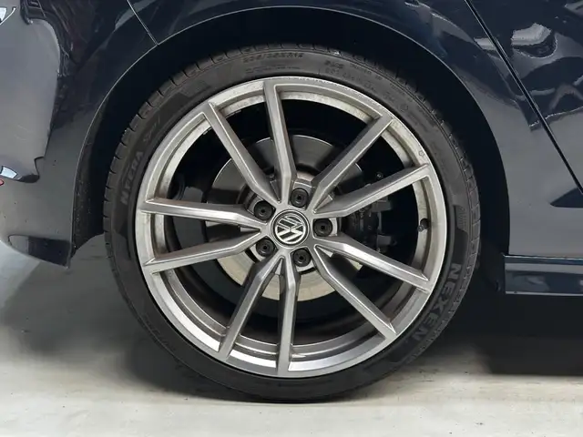 Volkswagen Golf view 7