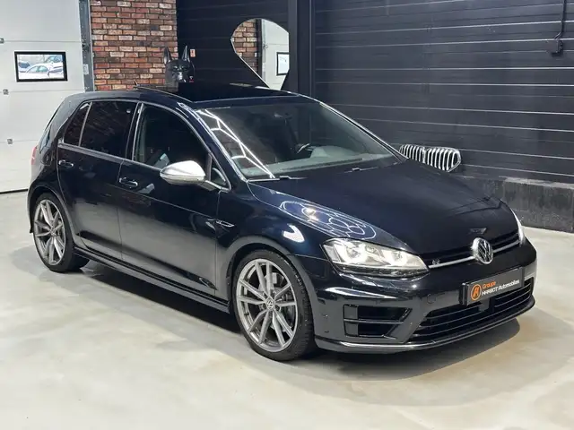 Volkswagen Golf view 3