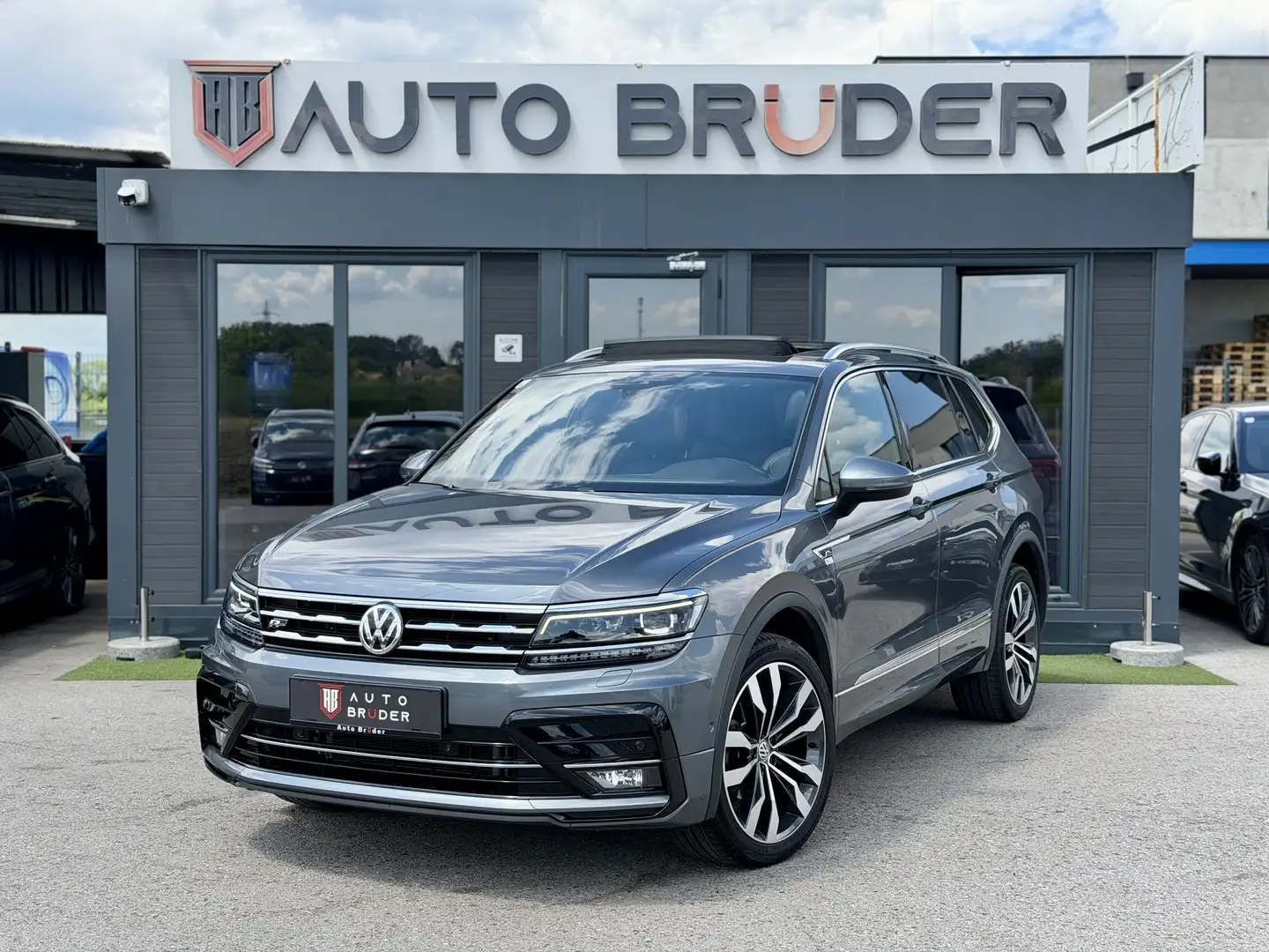 Volkswagen Tiguan Allspace 2,0 TDI SCR 4Motion Highline DSG 7 Sitze Grau - 1