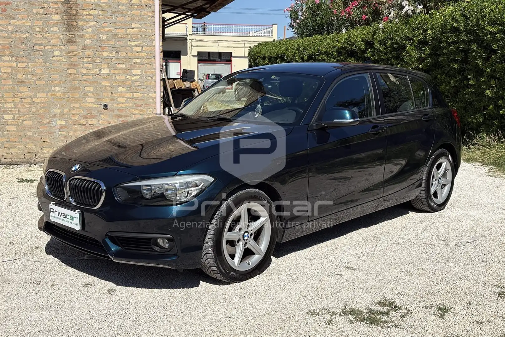 BMW 116 116d 5p. Urban Verde - 1