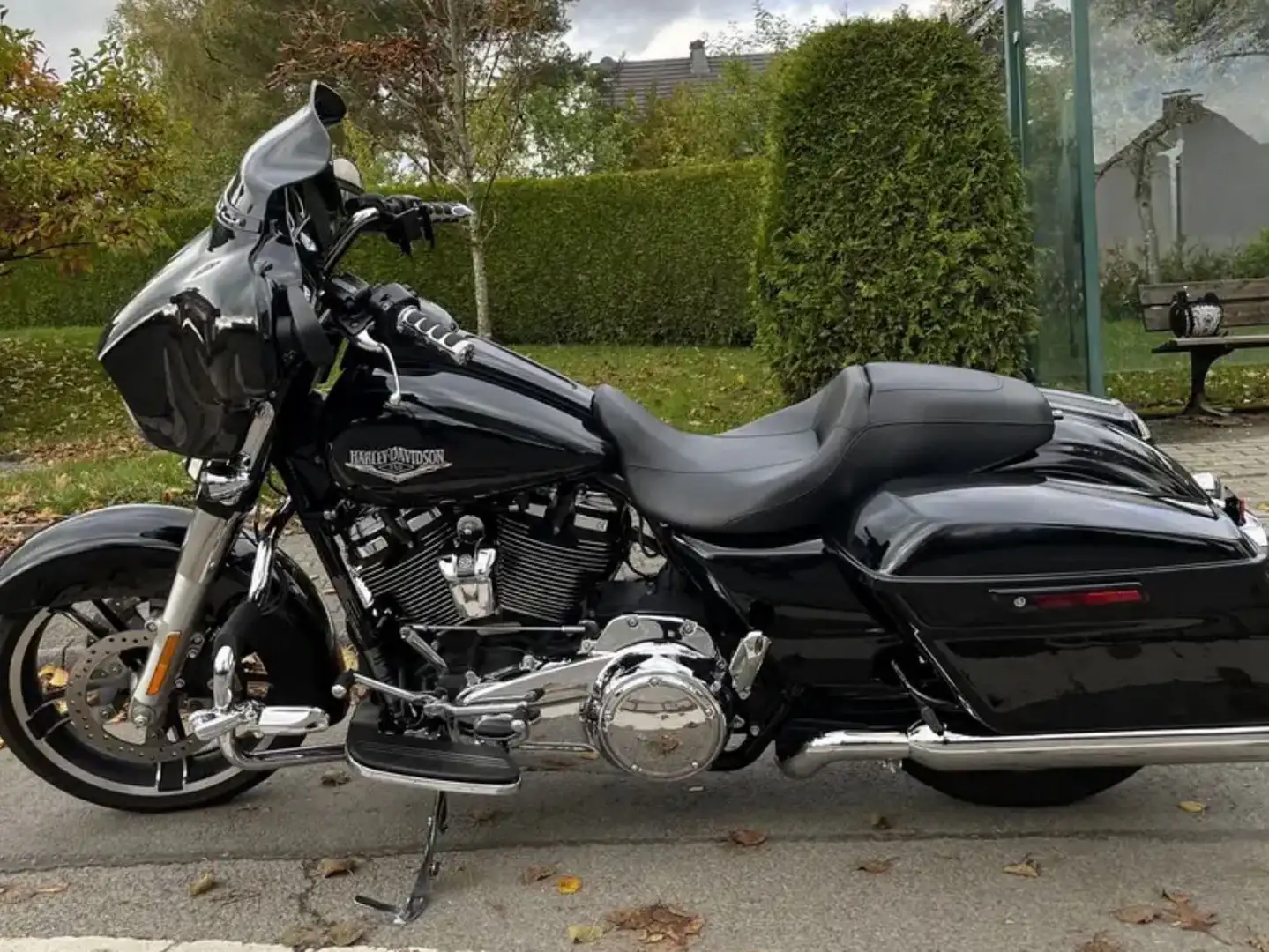 Harley-Davidson Street Glide Чорний - 1