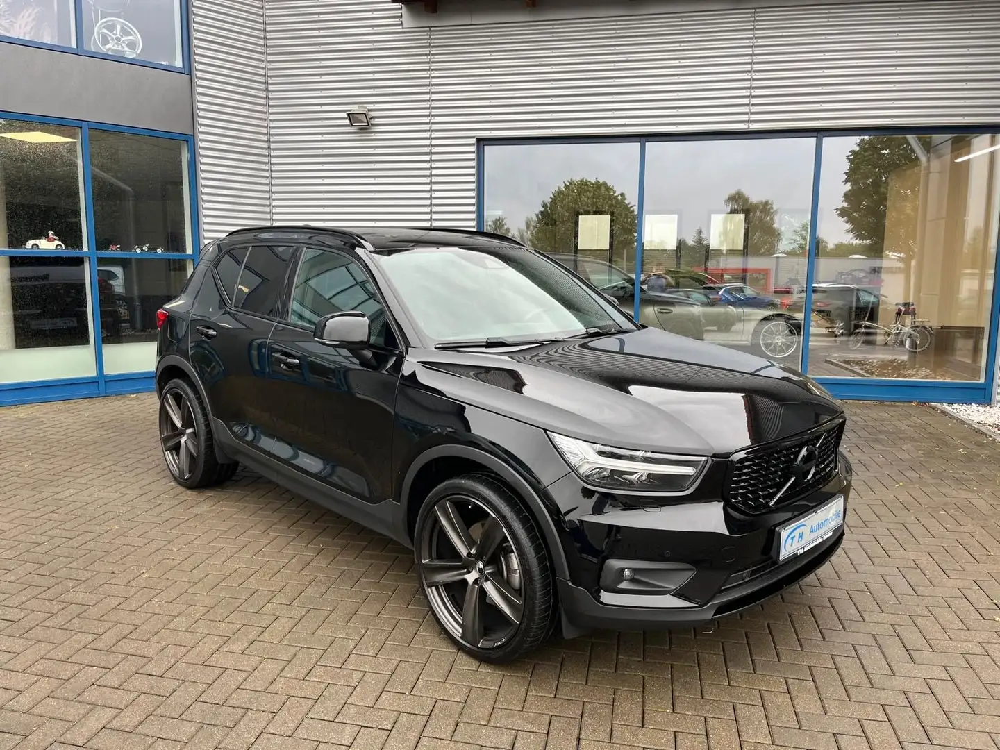 Volvo XC40 R Design AWD/Kamera/AHK/Virtuell/ Schwarz - 1