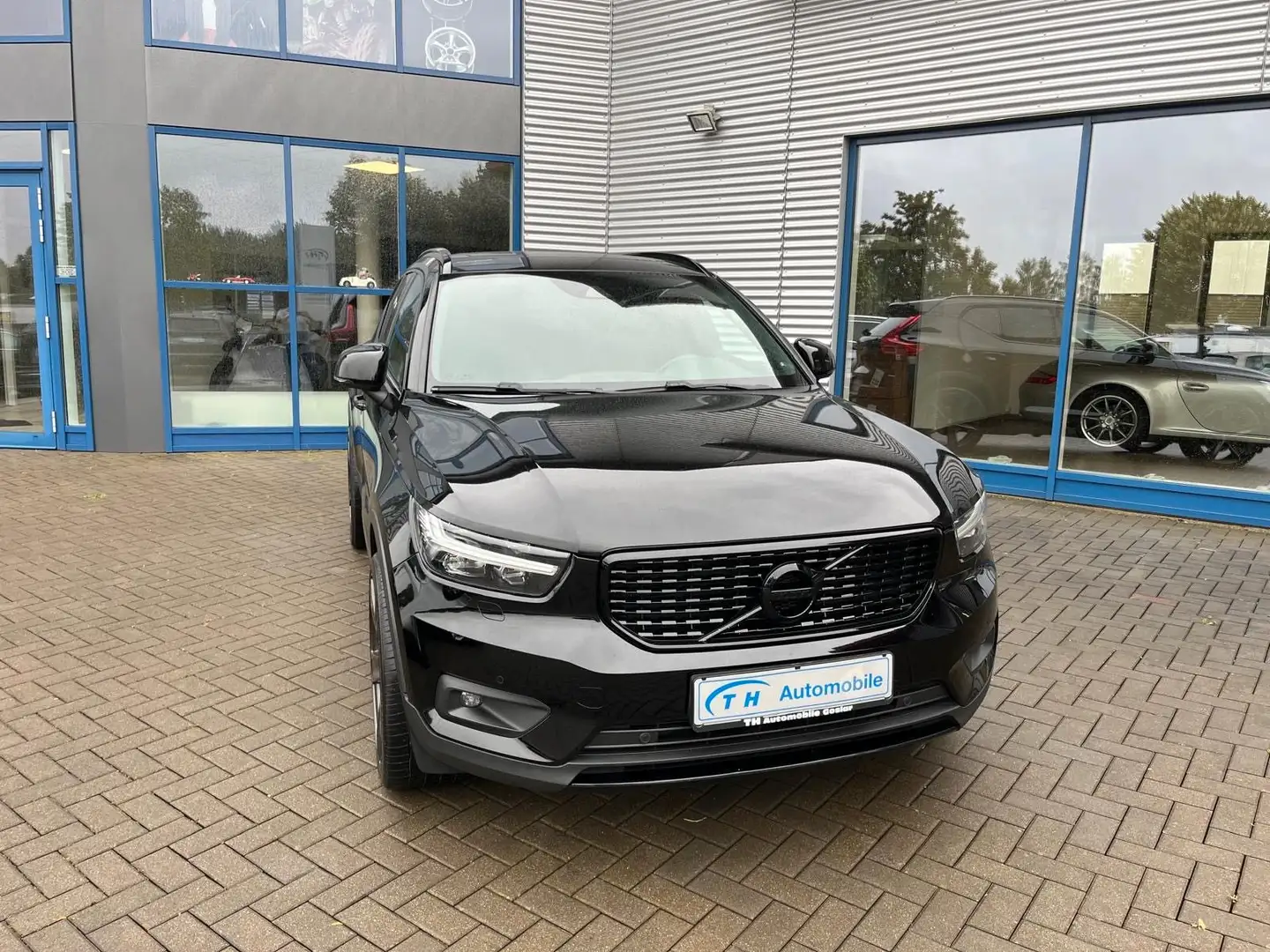 Volvo XC40 R Design AWD/Kamera/AHK/Virtuell/ Schwarz - 2
