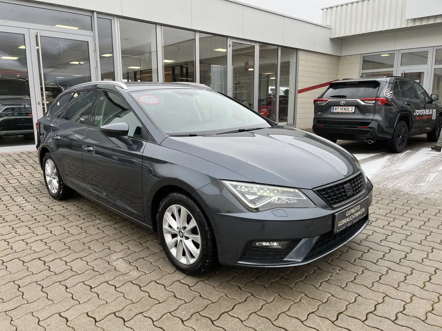 SEAT Leon ST Style Grau - 1