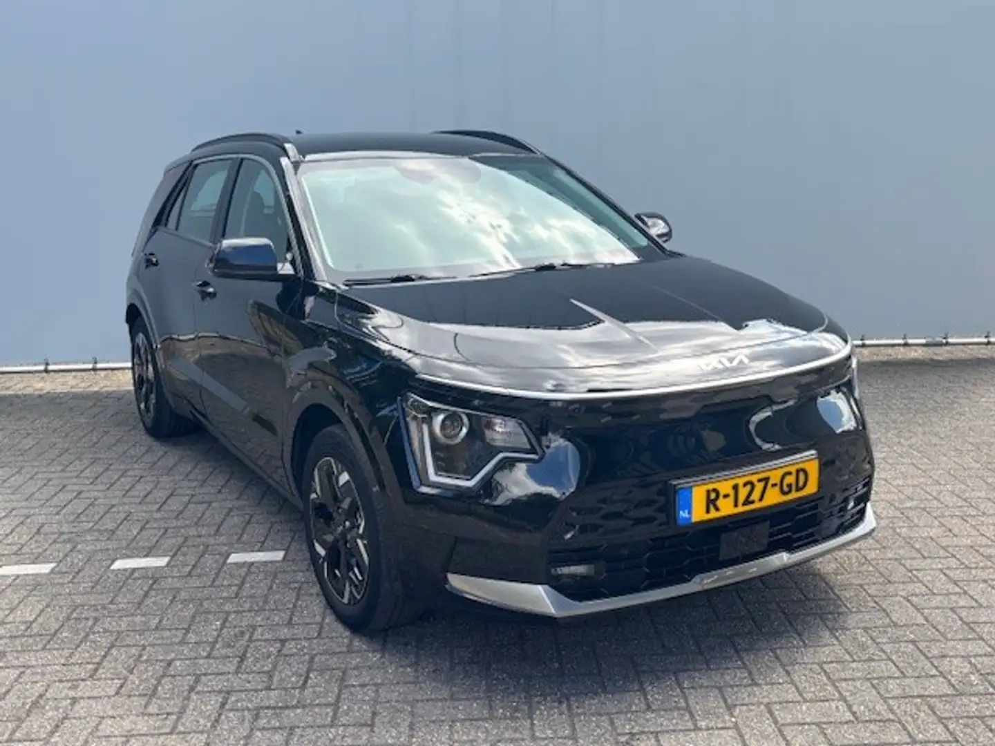 Kia e-Niro 64,8 kWh 204pk Aut DynamicLine l Trekhaak l Zwart - 2