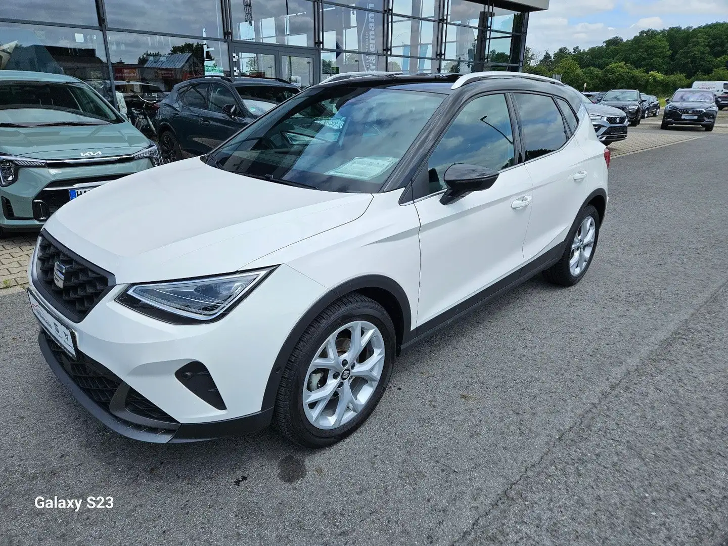 SEAT Arona FR 1,0 TSI DSG *Navi*LED*GJR* Weiß - 2