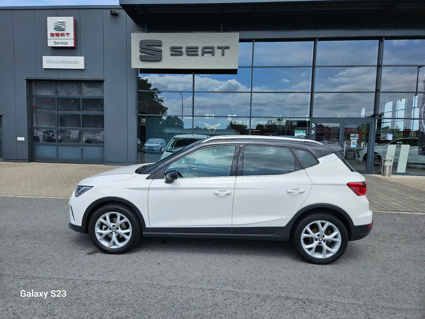 SEAT Arona FR 1,0 TSI DSG *Navi*LED*GJR* Weiß - 1
