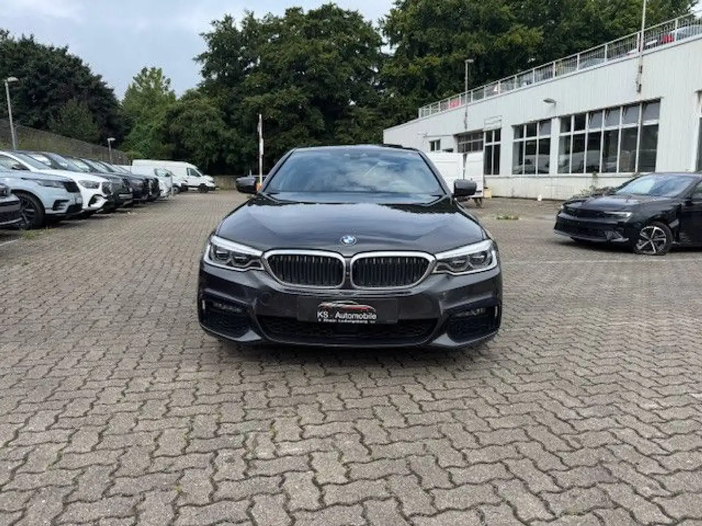 BMW 530 Baureihe 5 Lim. 530 d xDrive M Sport Grijs - 2