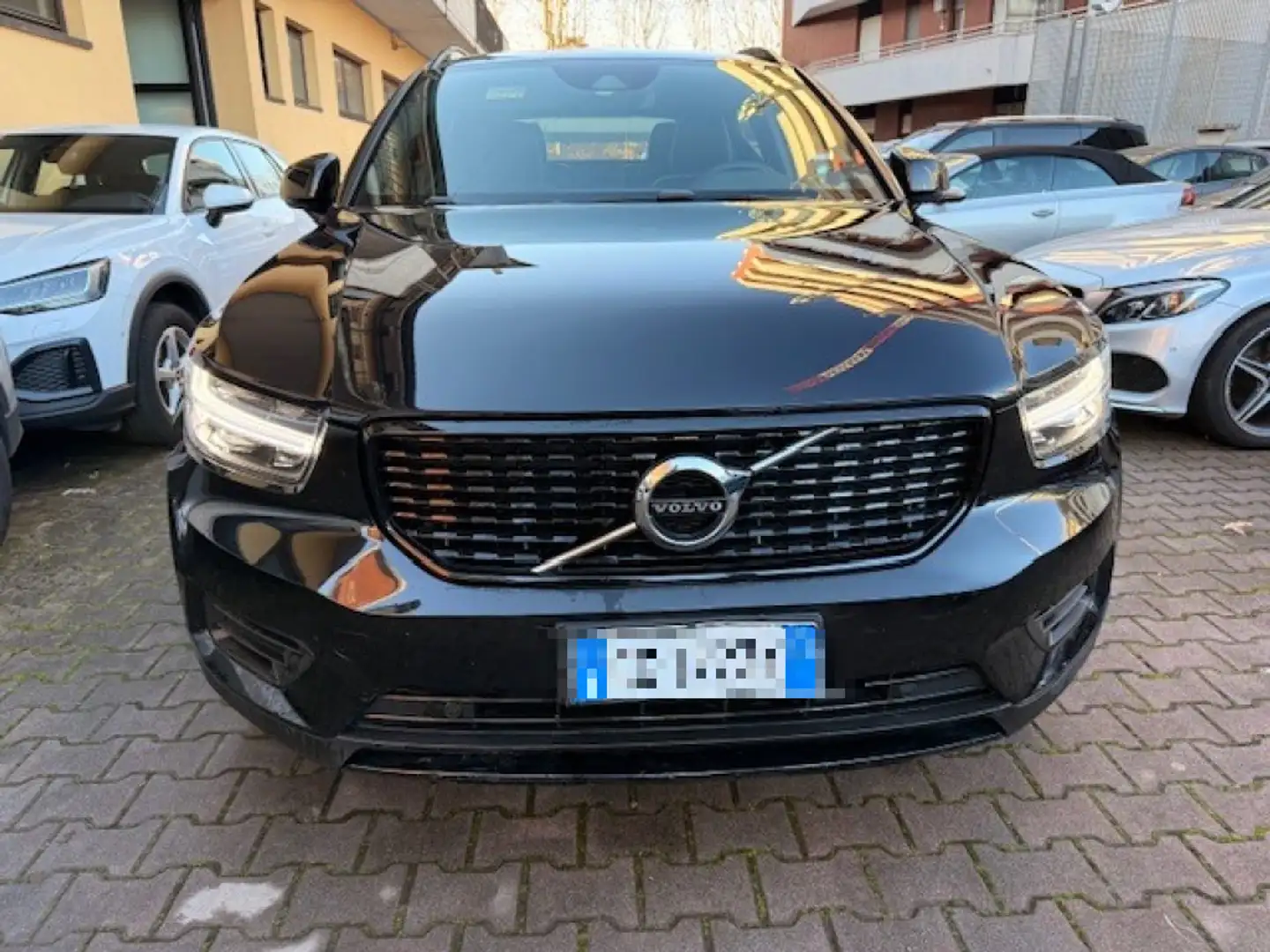 Volvo XC40 T5 Recharge Plug-in Hybrid R-design Noir - 2