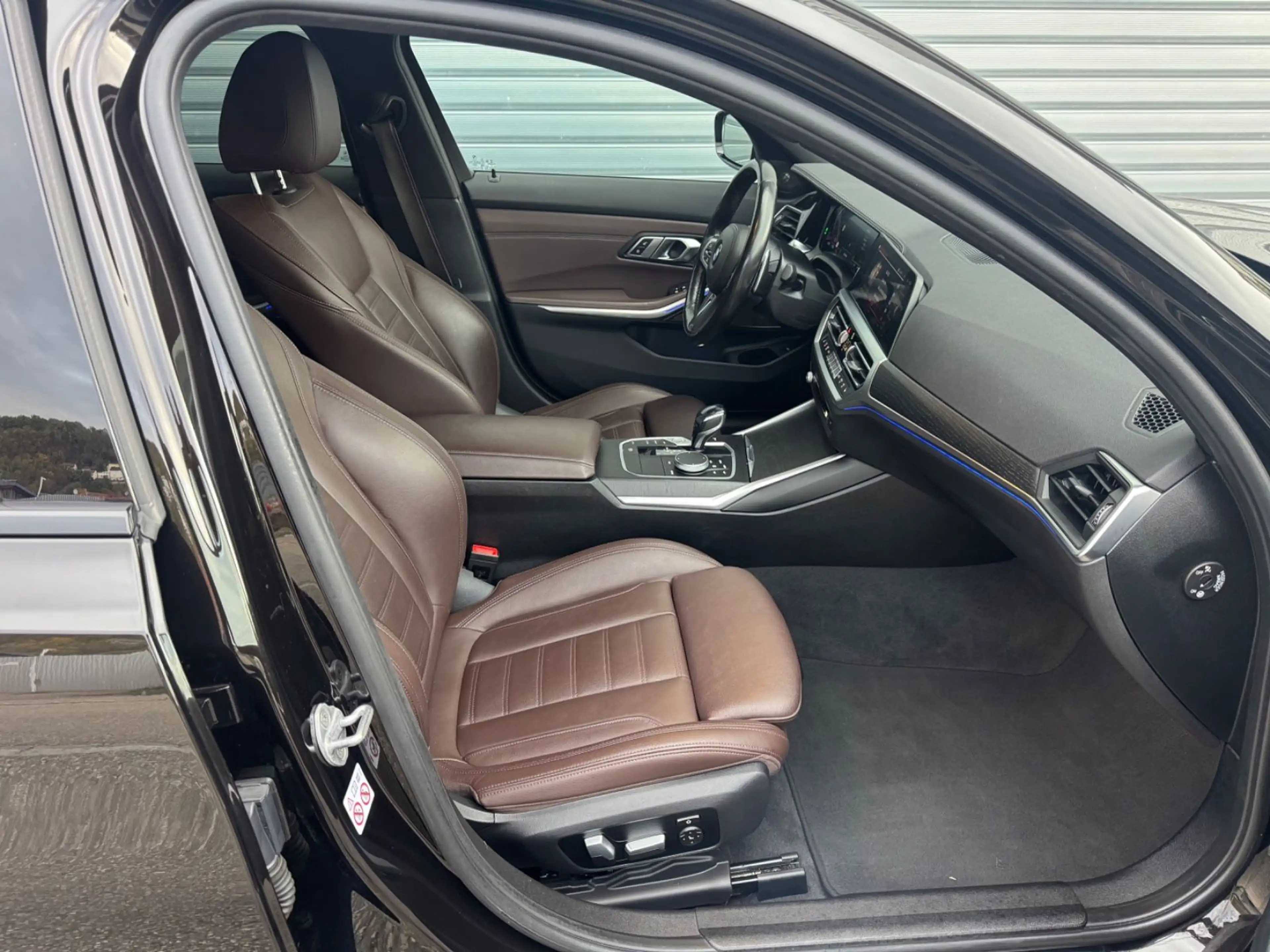 BMW 330 3 Touring 330 d xDrive M Sport — photo 11