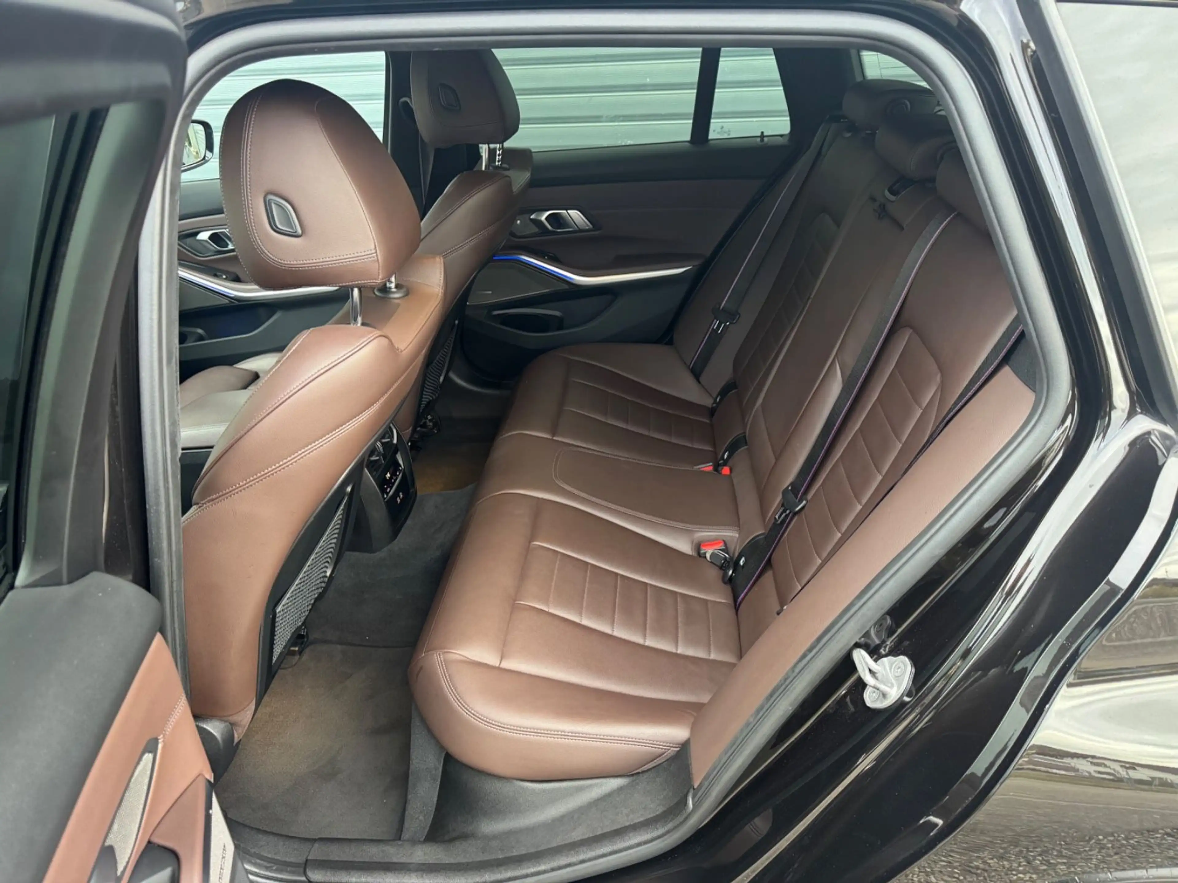 BMW 330 3 Touring 330 d xDrive M Sport — photo 10