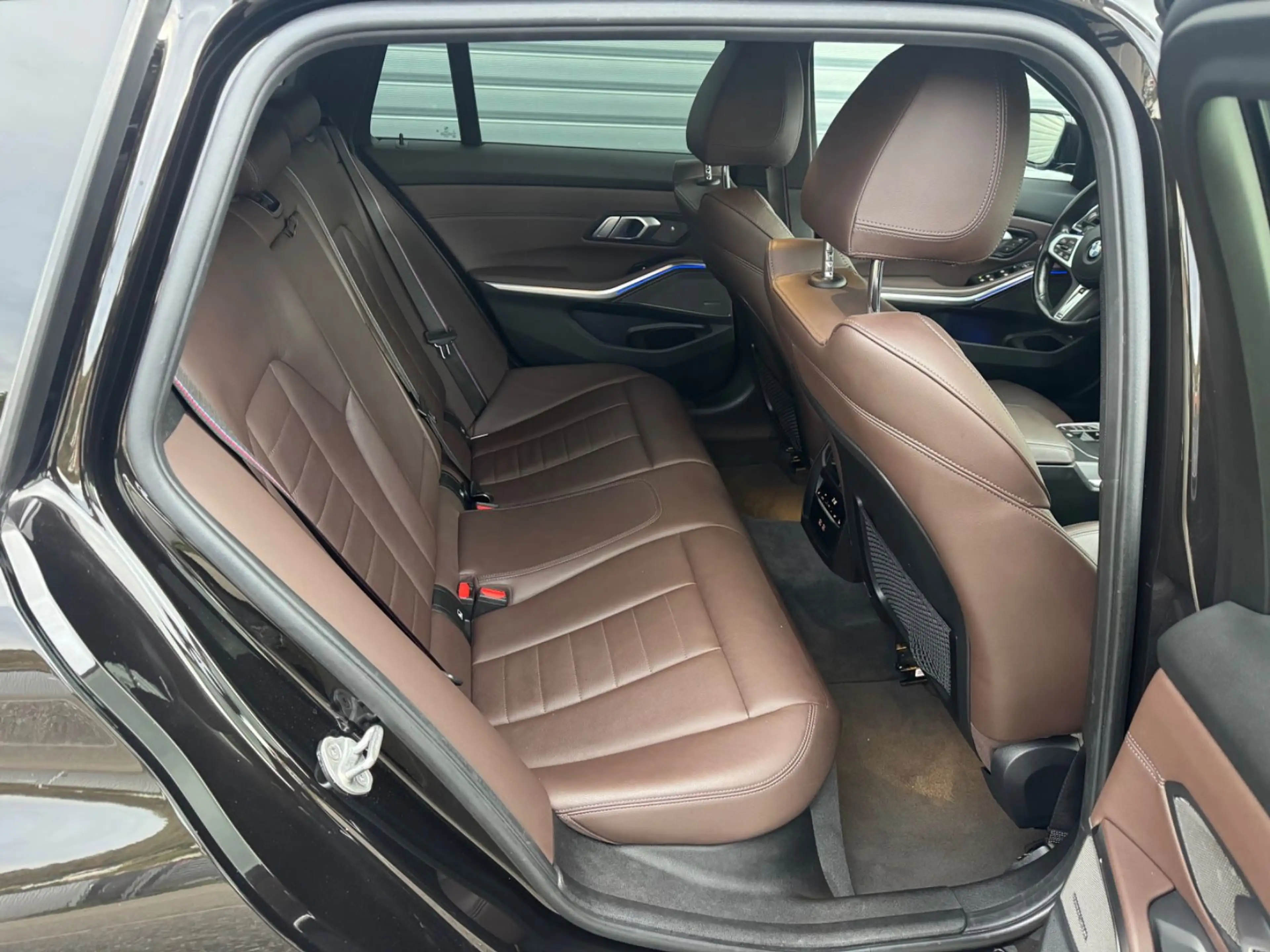 BMW 330 3 Touring 330 d xDrive M Sport — photo 12