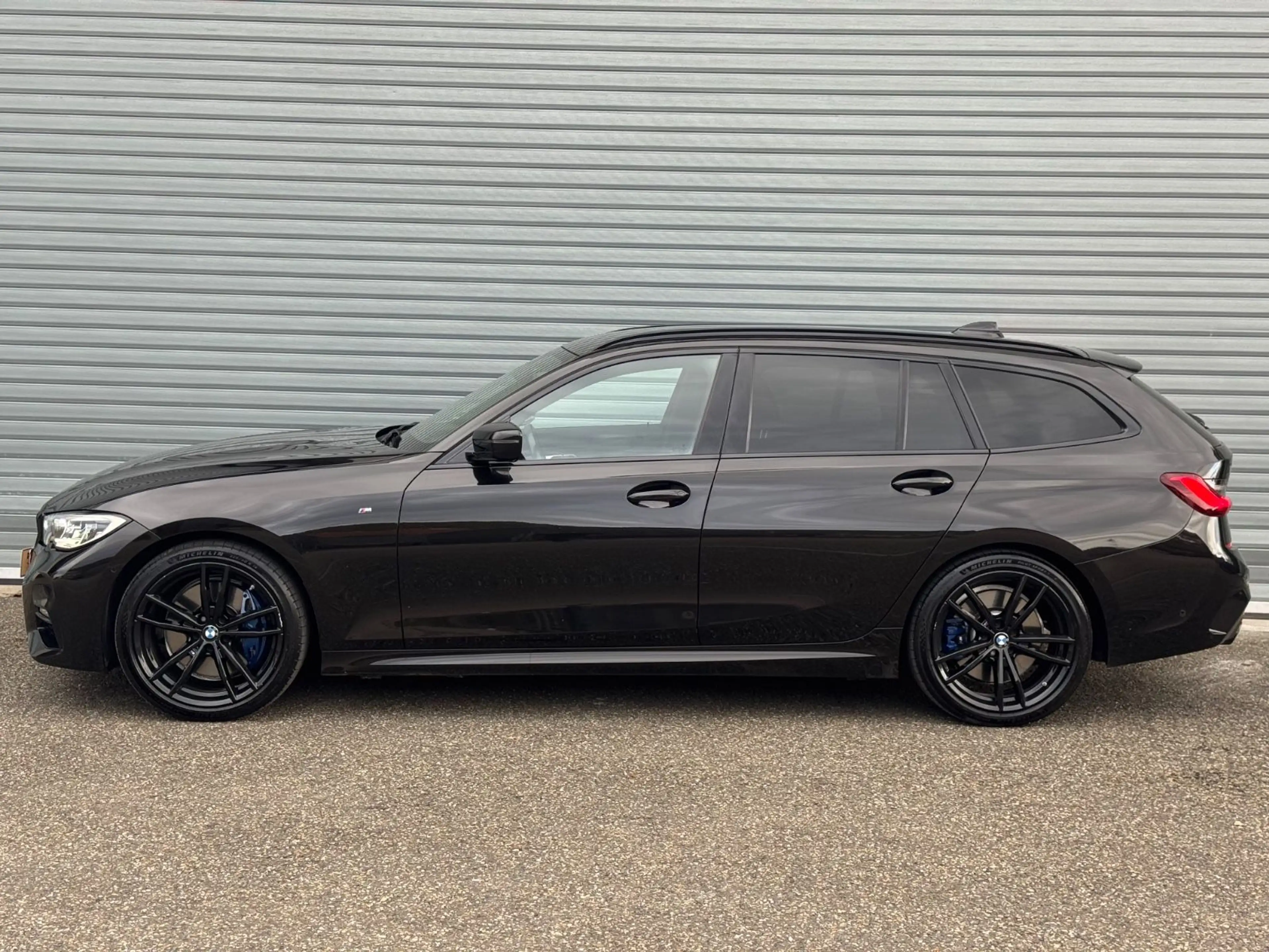 BMW 330 3 Touring 330 d xDrive M Sport — photo 5