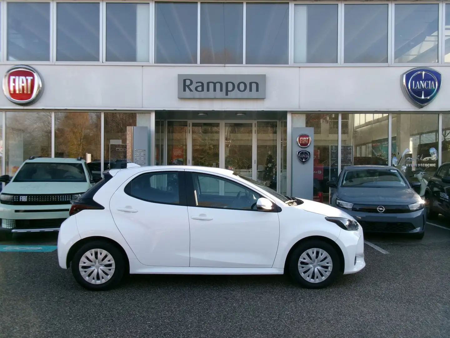 Toyota Yaris Yaris 1.0 5 porte Business Weiß - 2