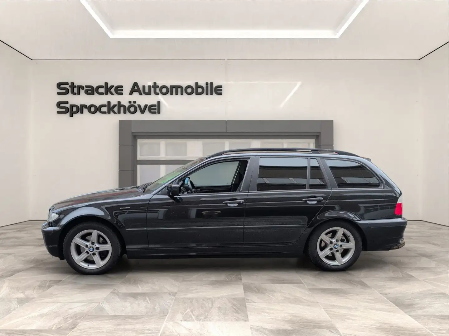 BMW 318 i Touring Face Lift AHK TÜV 03/2027 PDC Noir - 2
