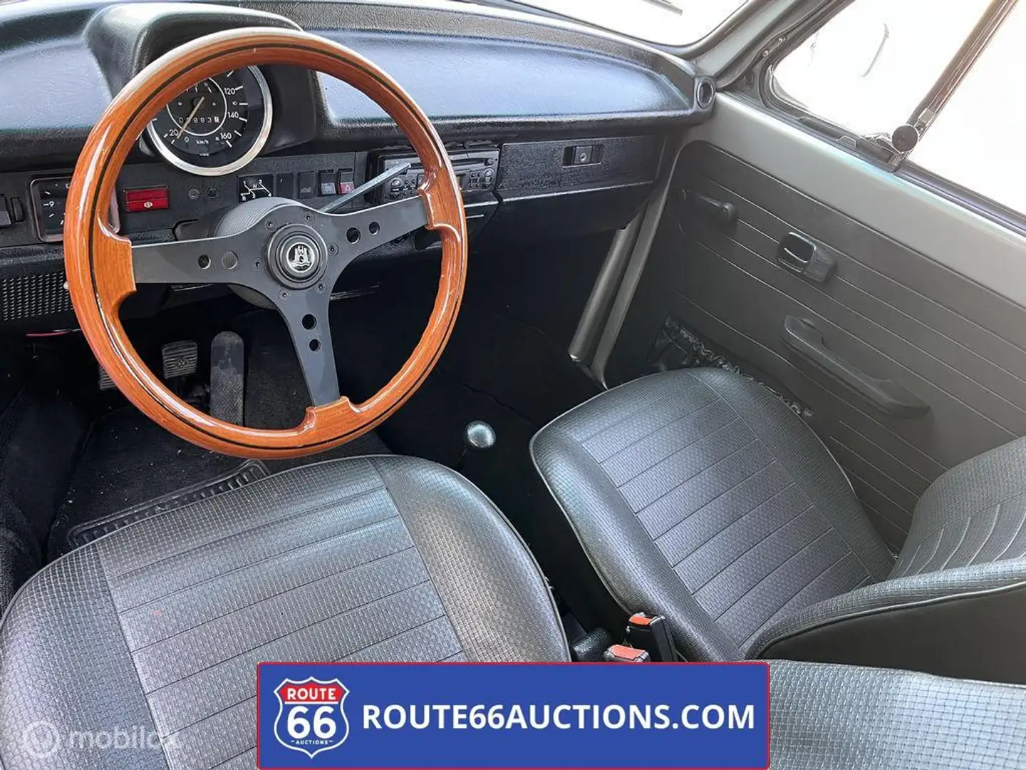 Volkswagen Beetle Cabriolet | 1975 | Route 66 Auctions Negru - 2