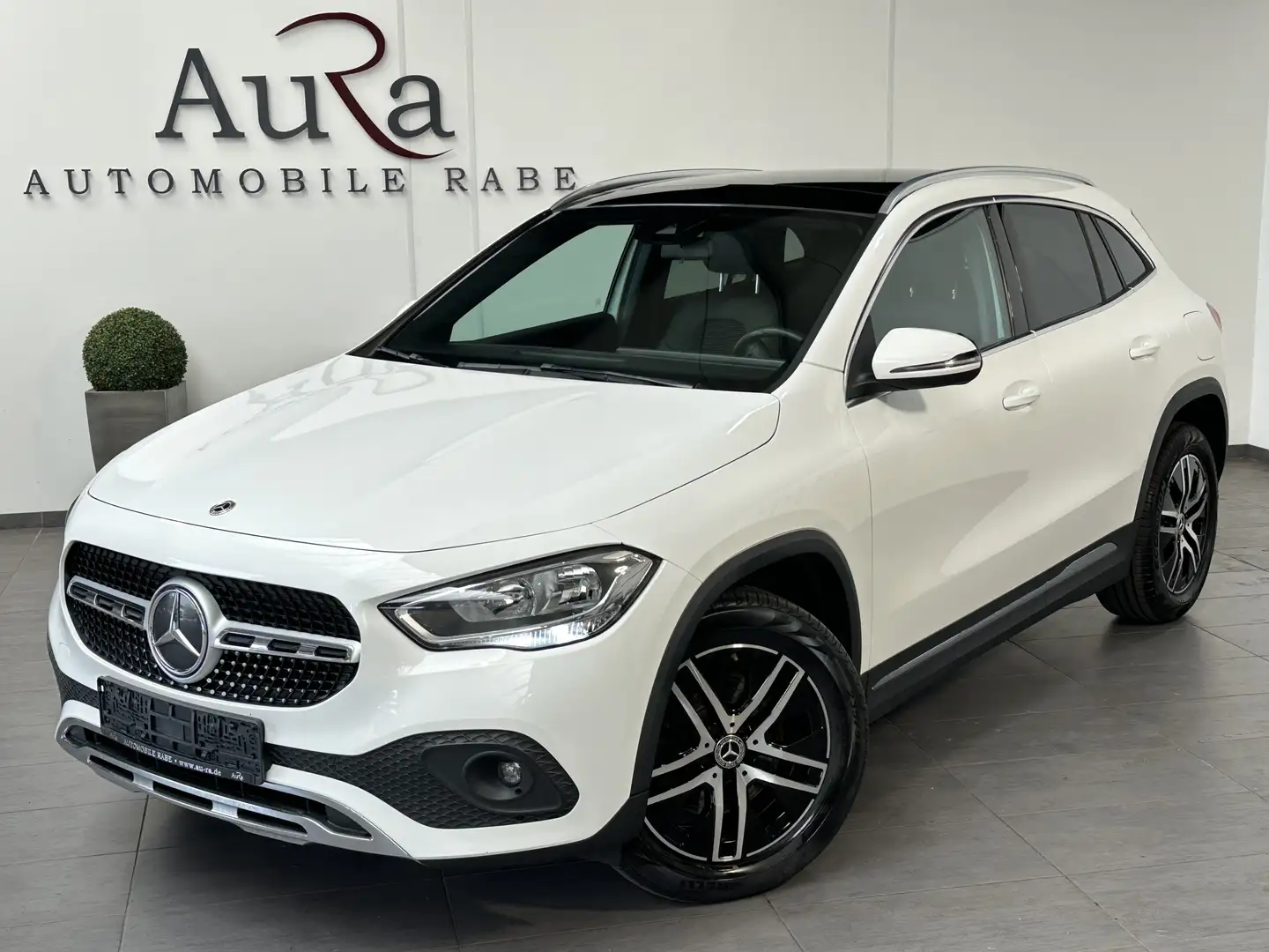Mercedes-Benz GLA 220 Progressive NAV+KAM+PANO+V-COCK+SHZ+1HD Alb - 1