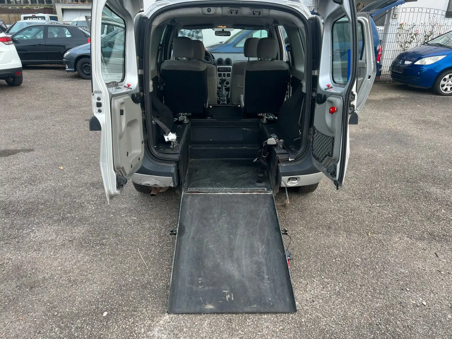 Dacia Logan *Handicape*Rampe*Behindertengerecht* Argent - 2